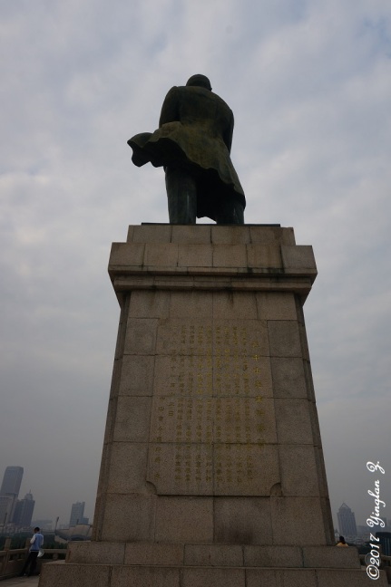 Looking up at the back of Sun-Yat-Sen's statue